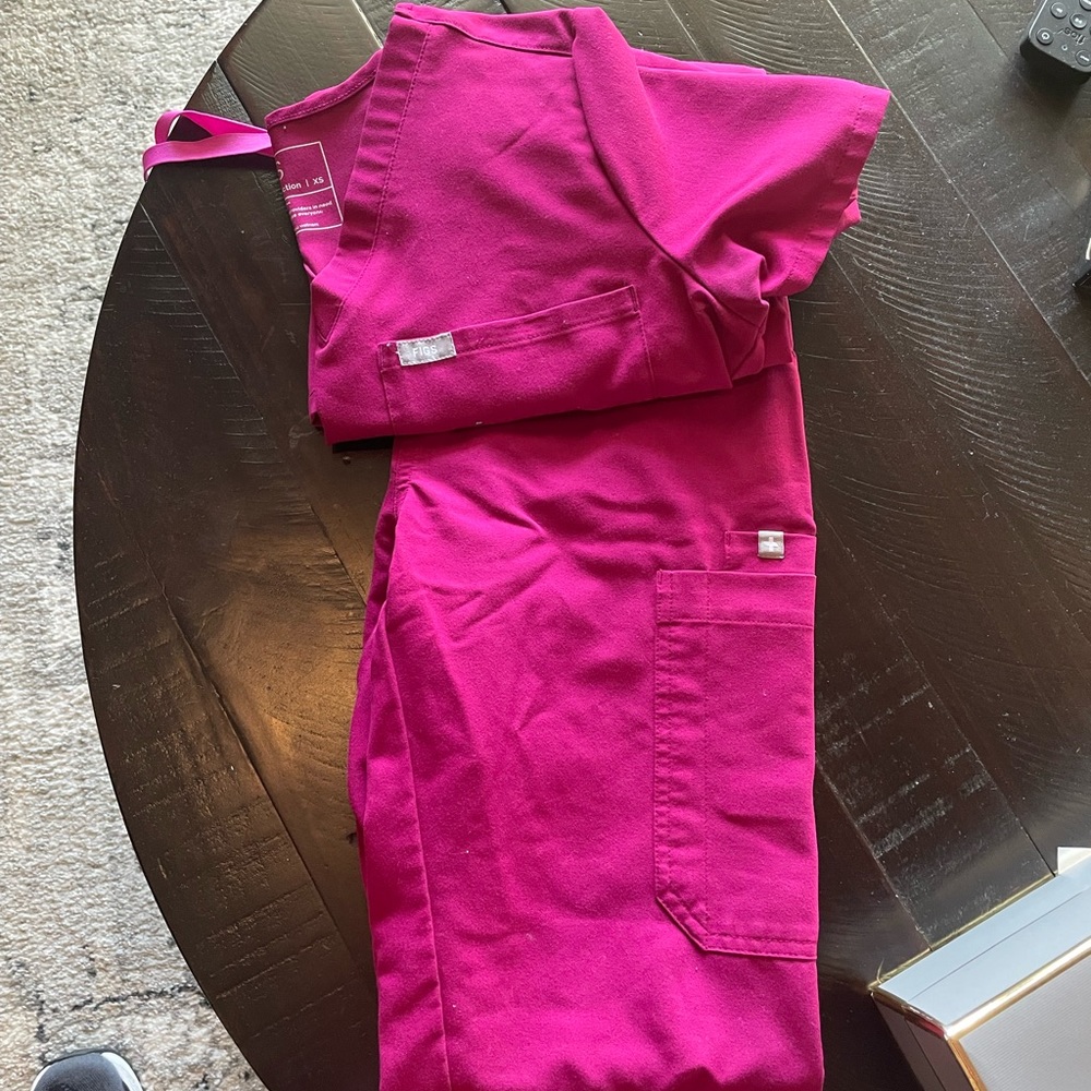 Figs XS magenta pink scrub set